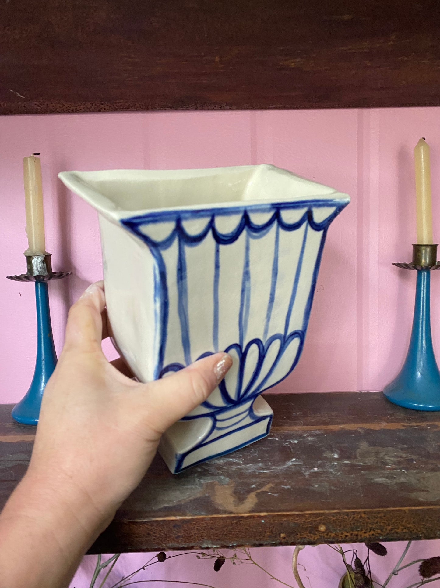 Delphine Urn