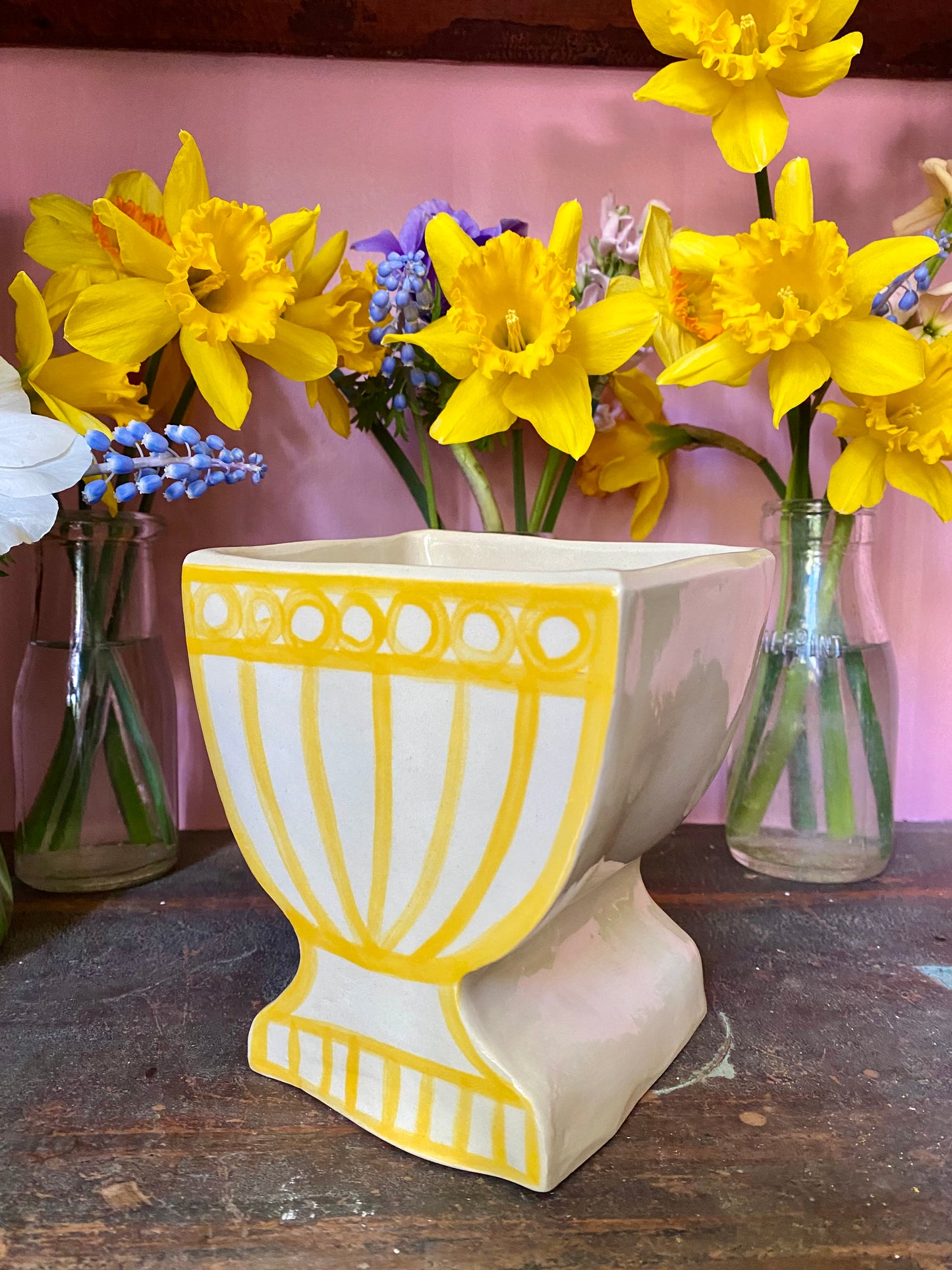 CD1 - Lemon and White Vase