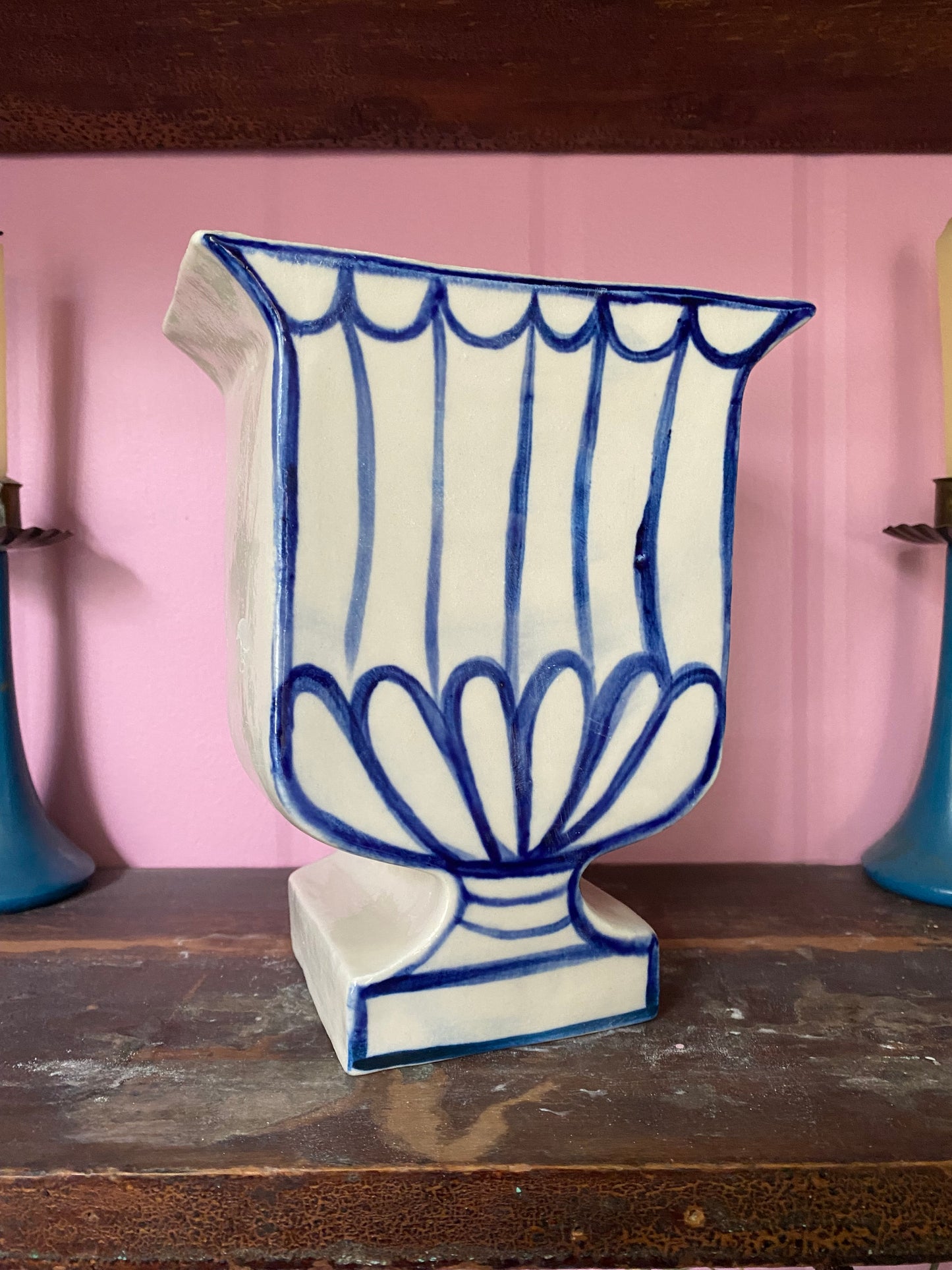 Delphine Urn