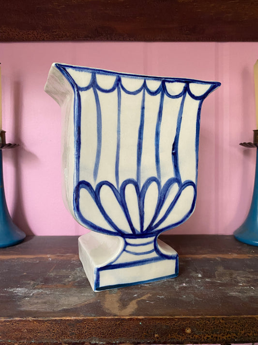 Delphine Urn