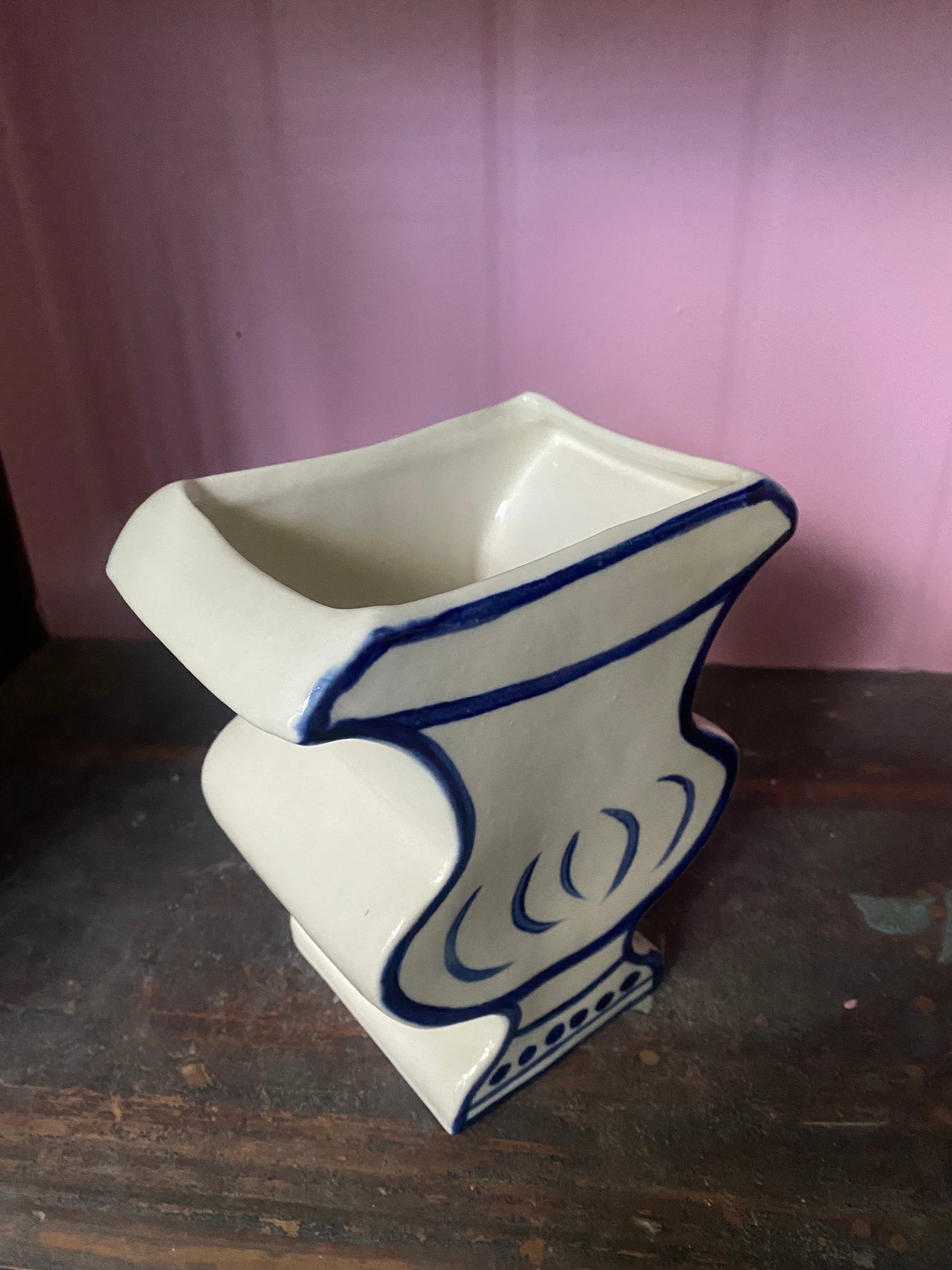 “Made-to-Order” Amelie Urn