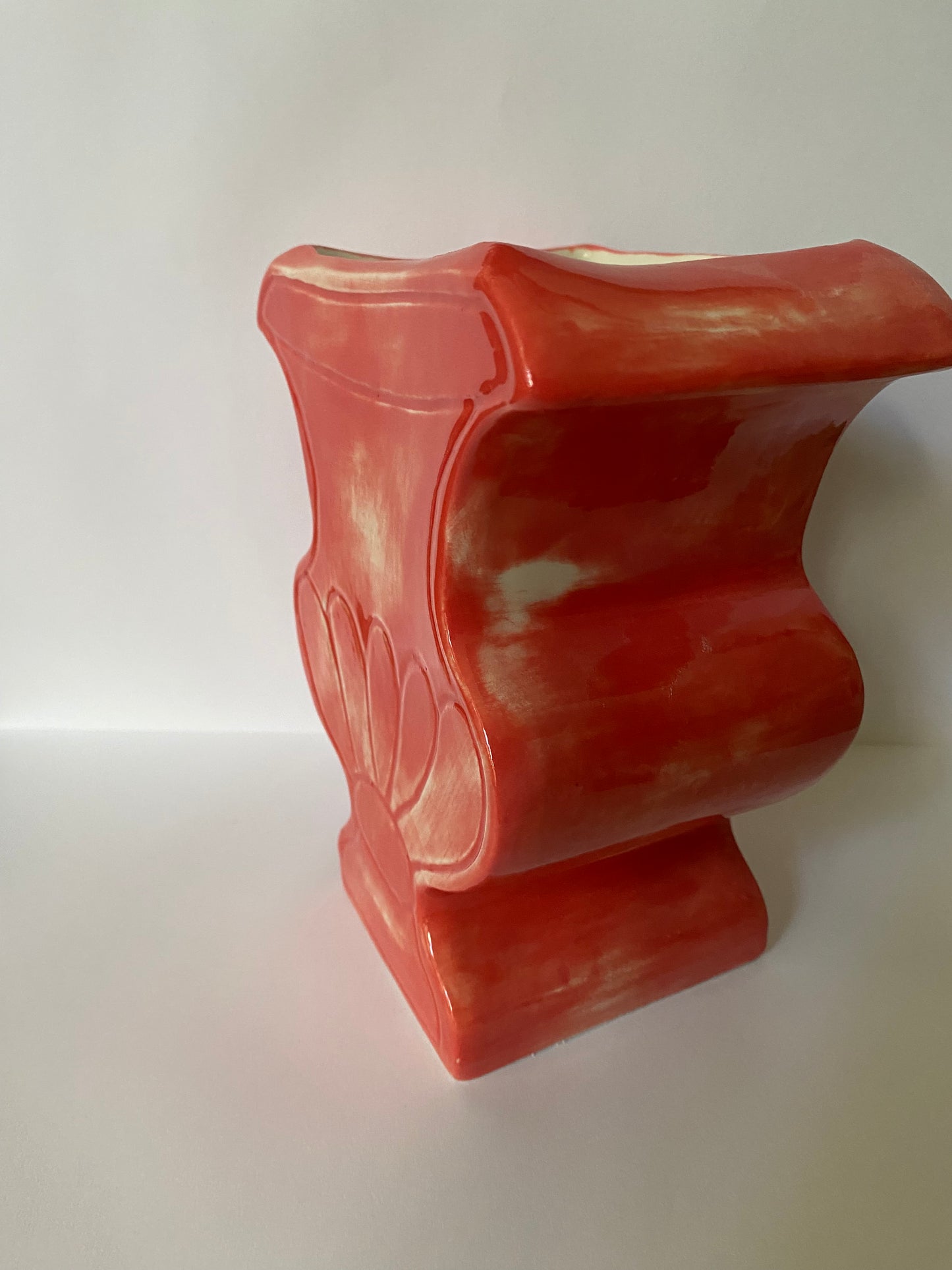 Red Amelie Urn - 01