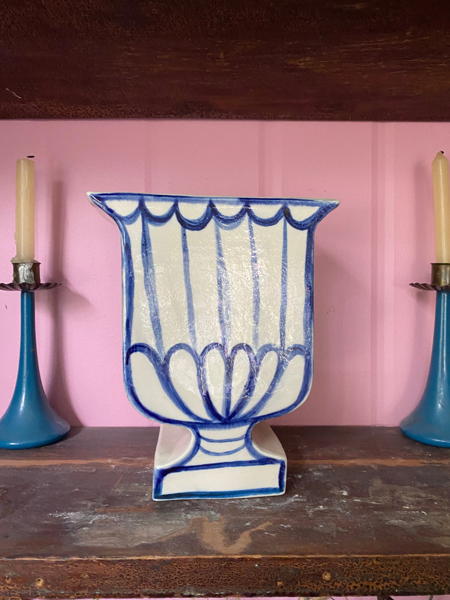 Delphine Urn