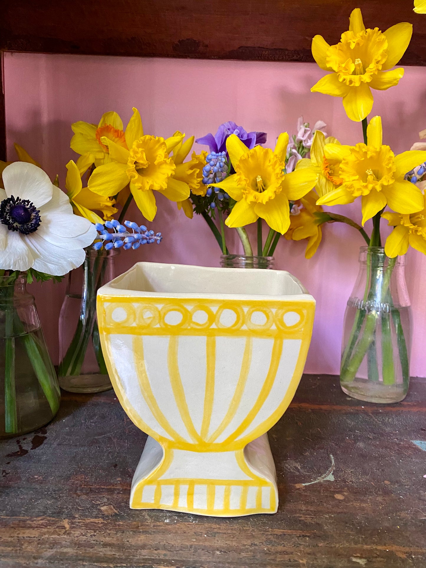 CD1 - Lemon and White Vase