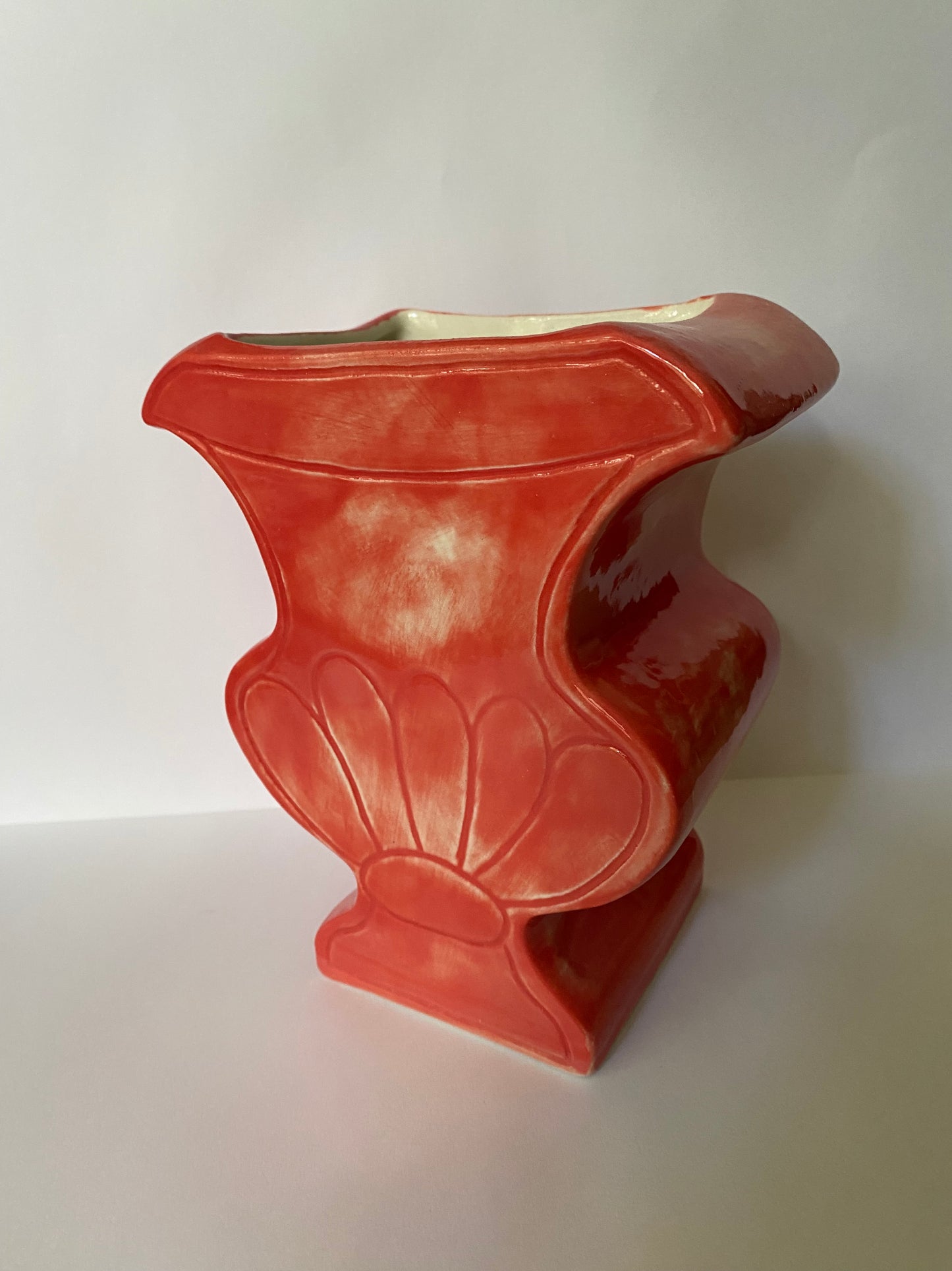 Red Amelie Urn - 01