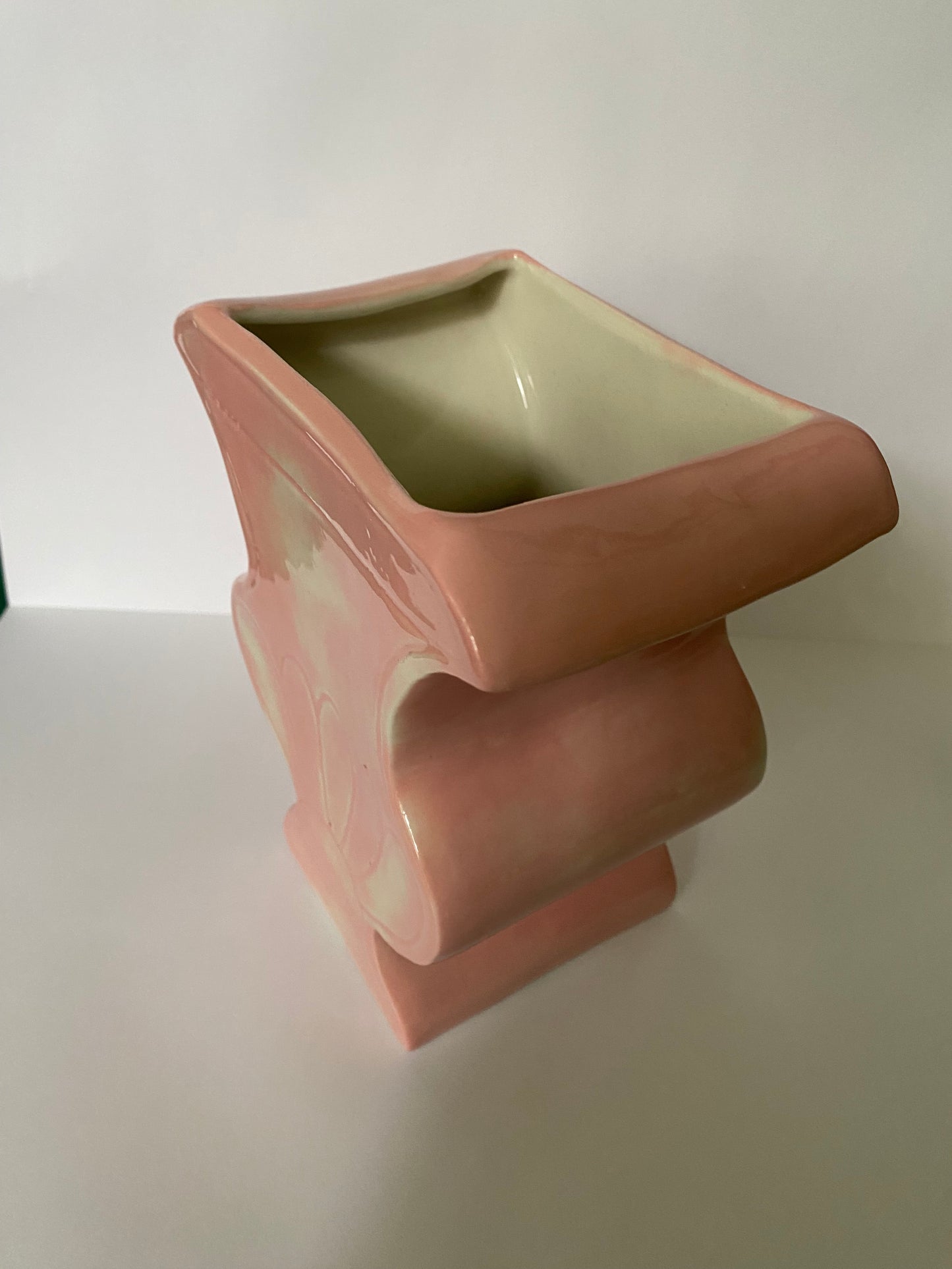 Pink Amelie Urn - 01
