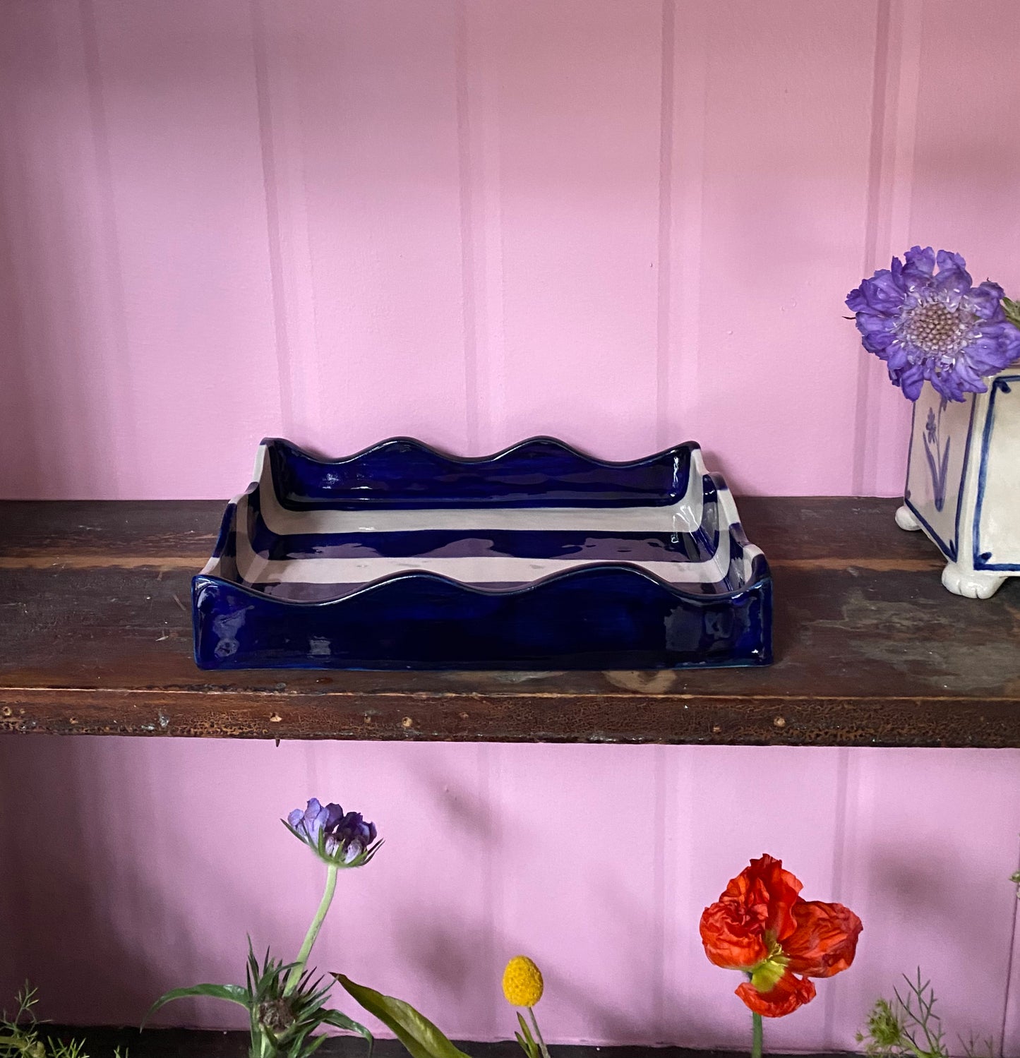 T02 - Wavy blue and white ceramic tray