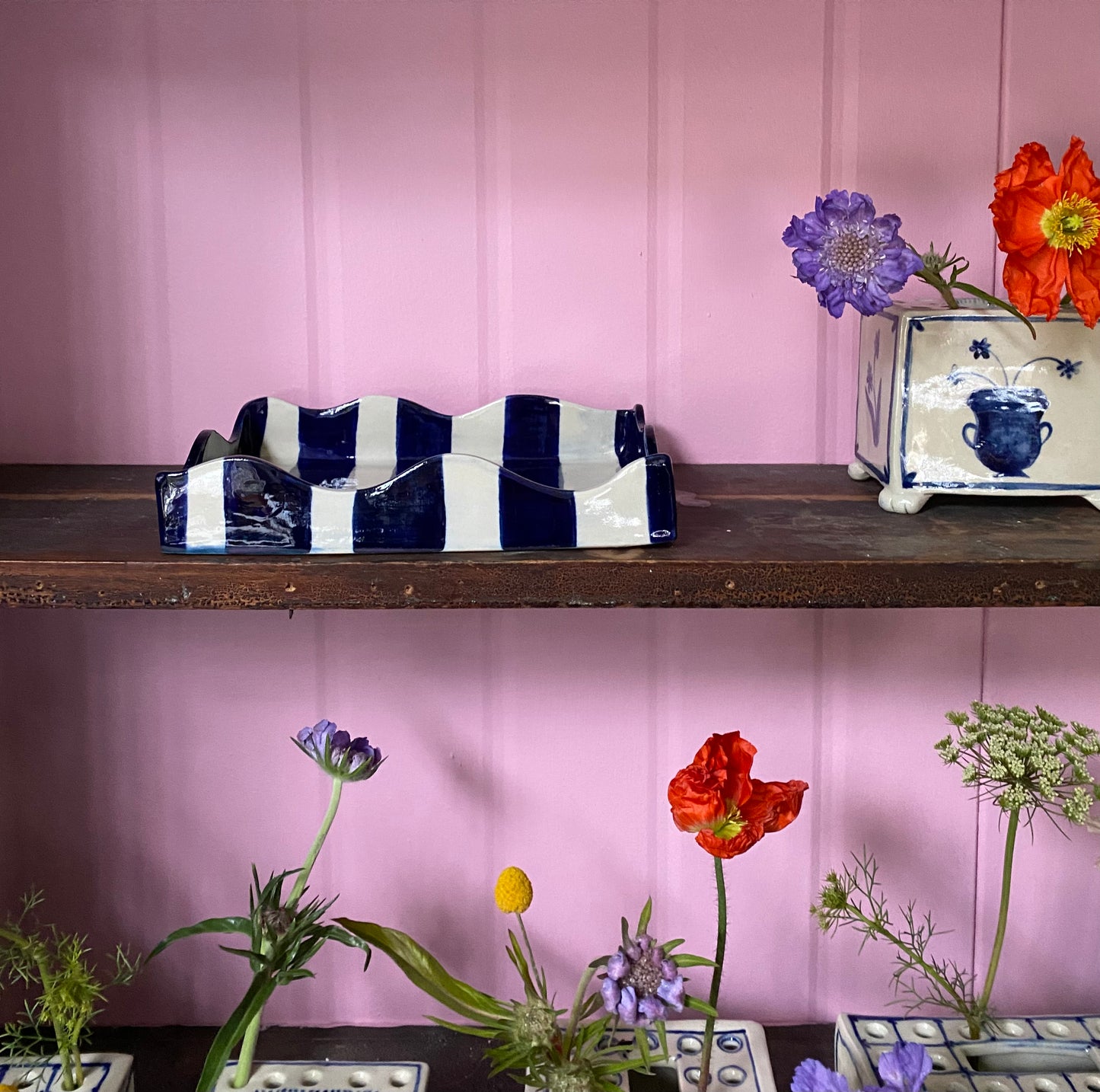 T06 - Wavy blue and white ceramic tray