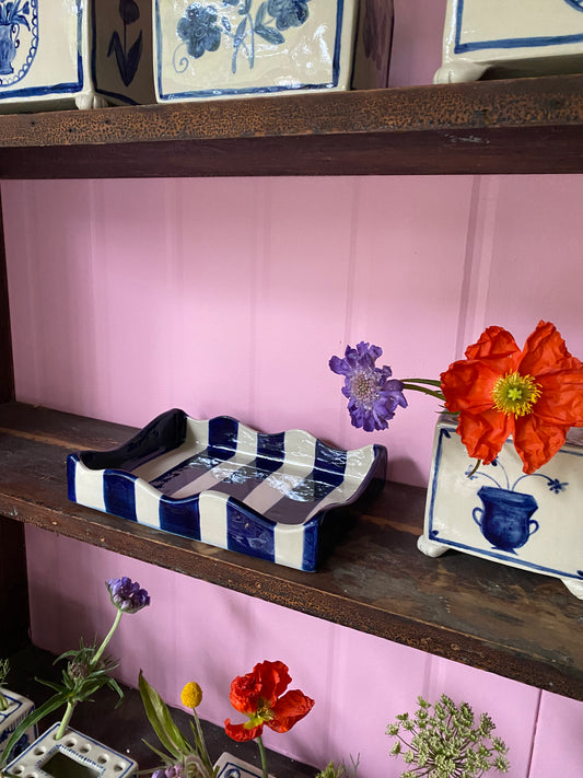 T07 - Wavy blue and white ceramic tray